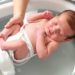 Les soins du nouveau-né : Le bain, le change, le cordon ombilical — guide complet pour les premiers jours