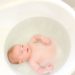 El baño del bebé: paso a paso para una experiencia segura y placentera