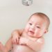 El primer baño del bebé: una guía paso a paso para convertirlo en un momento seguro y lleno de ternura